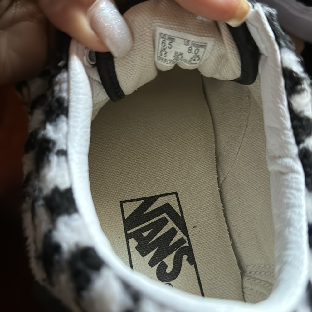 Vans ! Soft & Fluffy - Picture 8 of 9